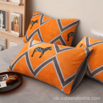 Bettbezug für Bettwäsche aus Samtstoff in Orange mit Zebradruck